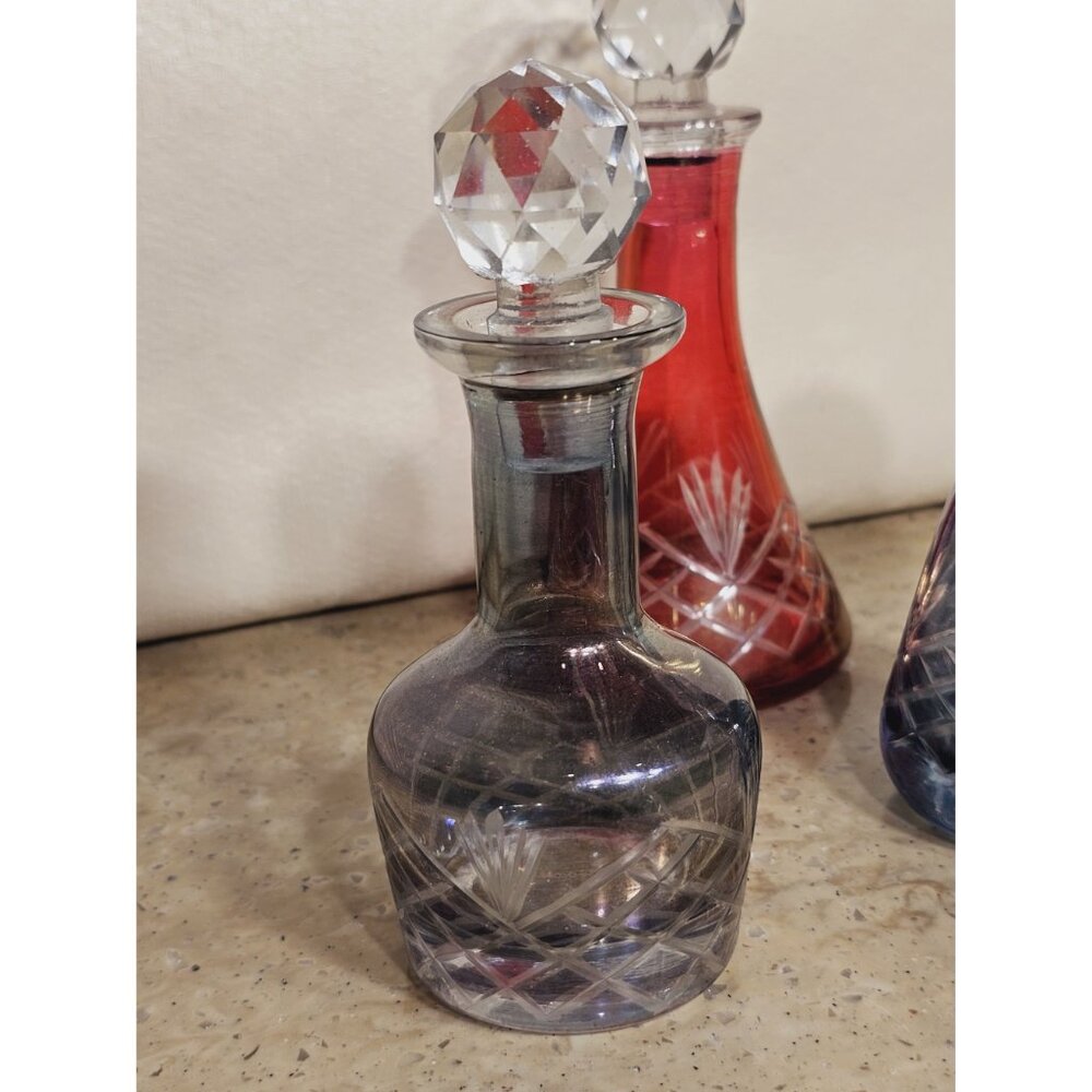 Elegant Glass Decanter Set - Red, Blue, Gray - Picture 7 of 9